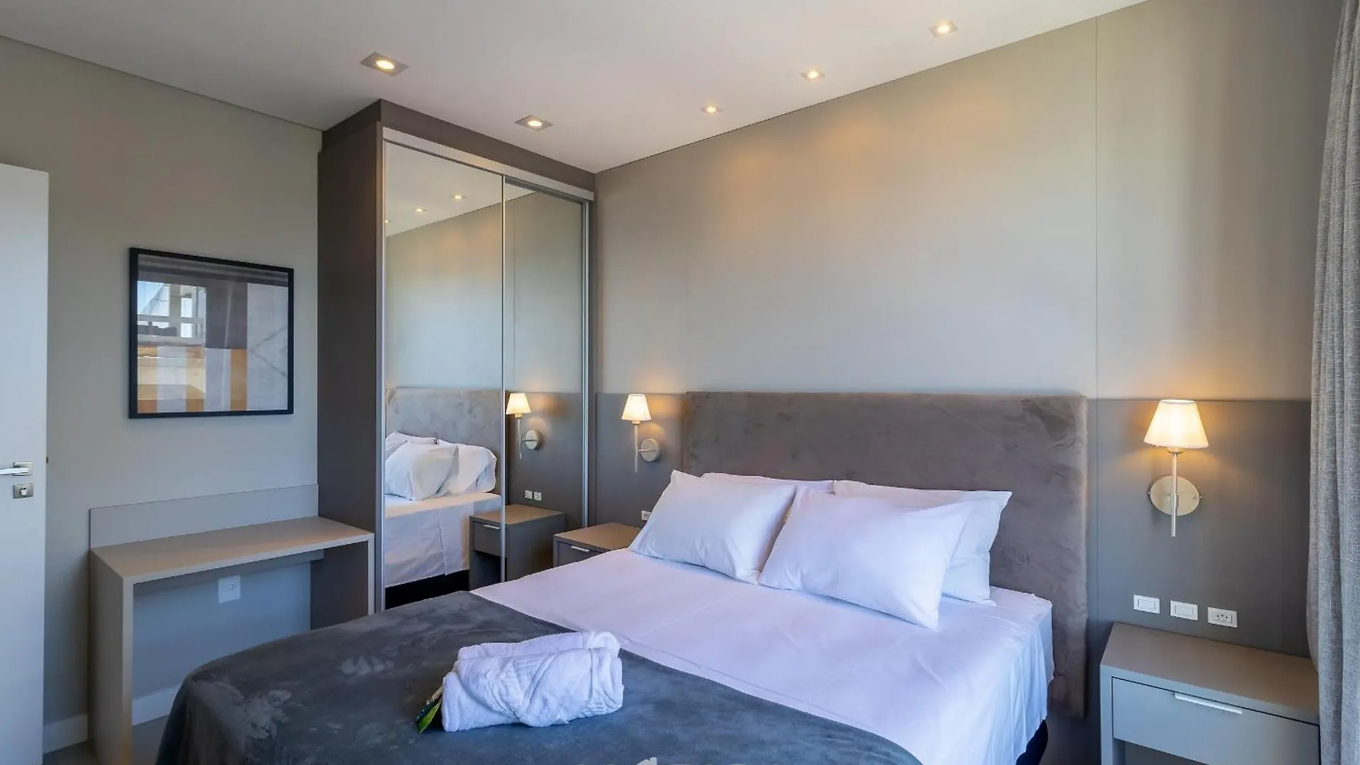 Mhf II - Apts Variados Em Predio Com Vista Para O Mar Em Itapema Apartamento