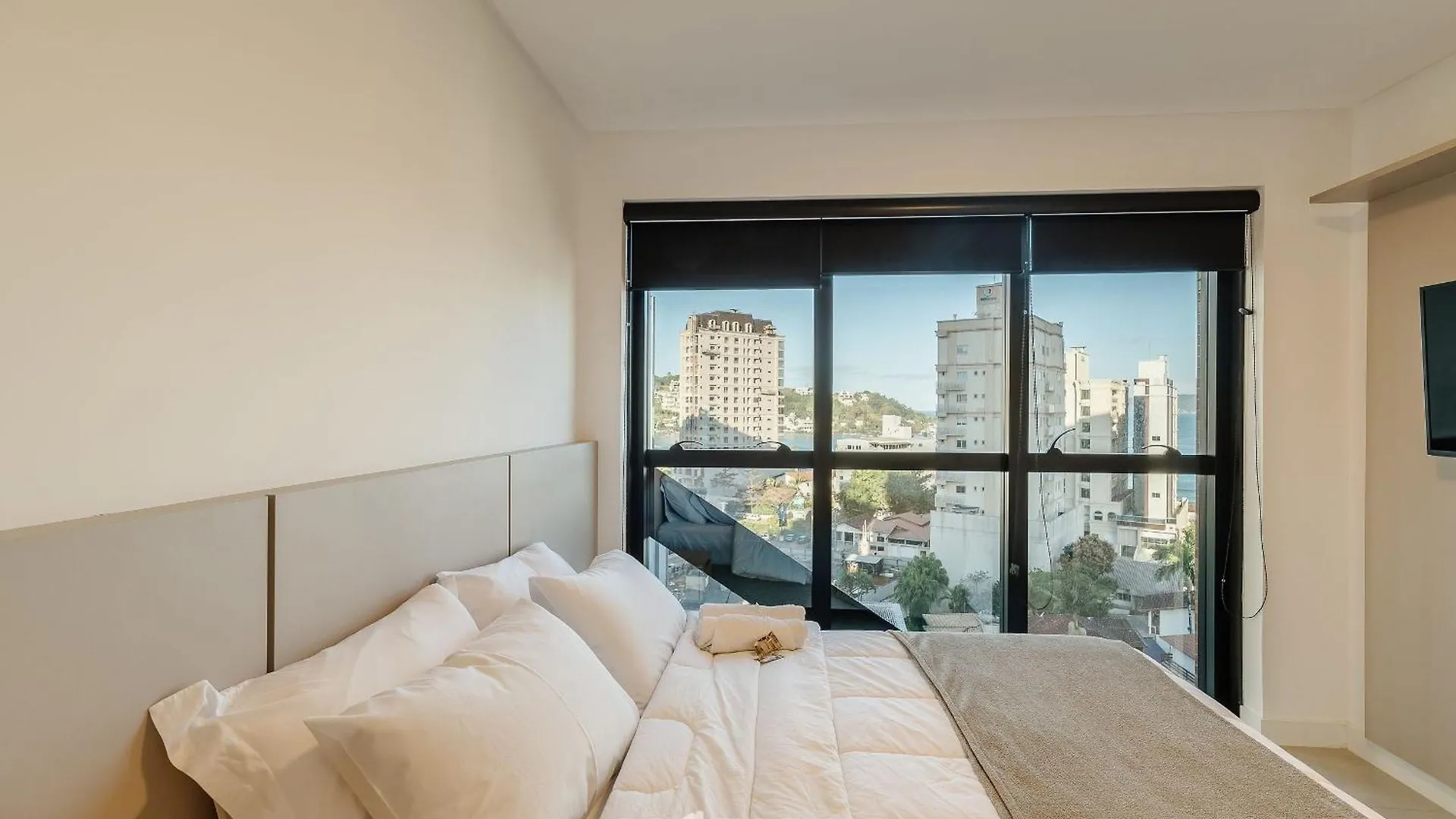 Mhf II - Apts Variados Em Predio Com Vista Para O Mar Em Itapema Brasil