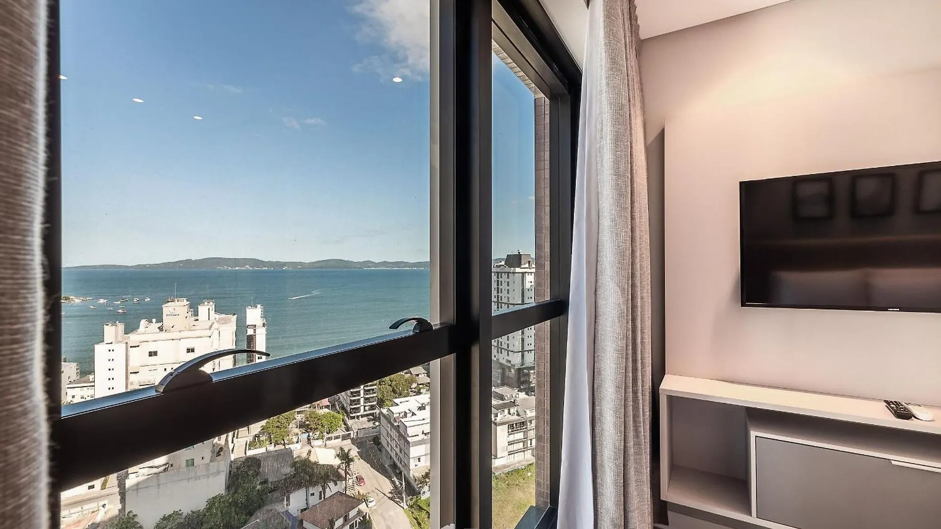 Mhf II - Apts Variados Em Predio Com Vista Para O Mar Em Itapema Brasil