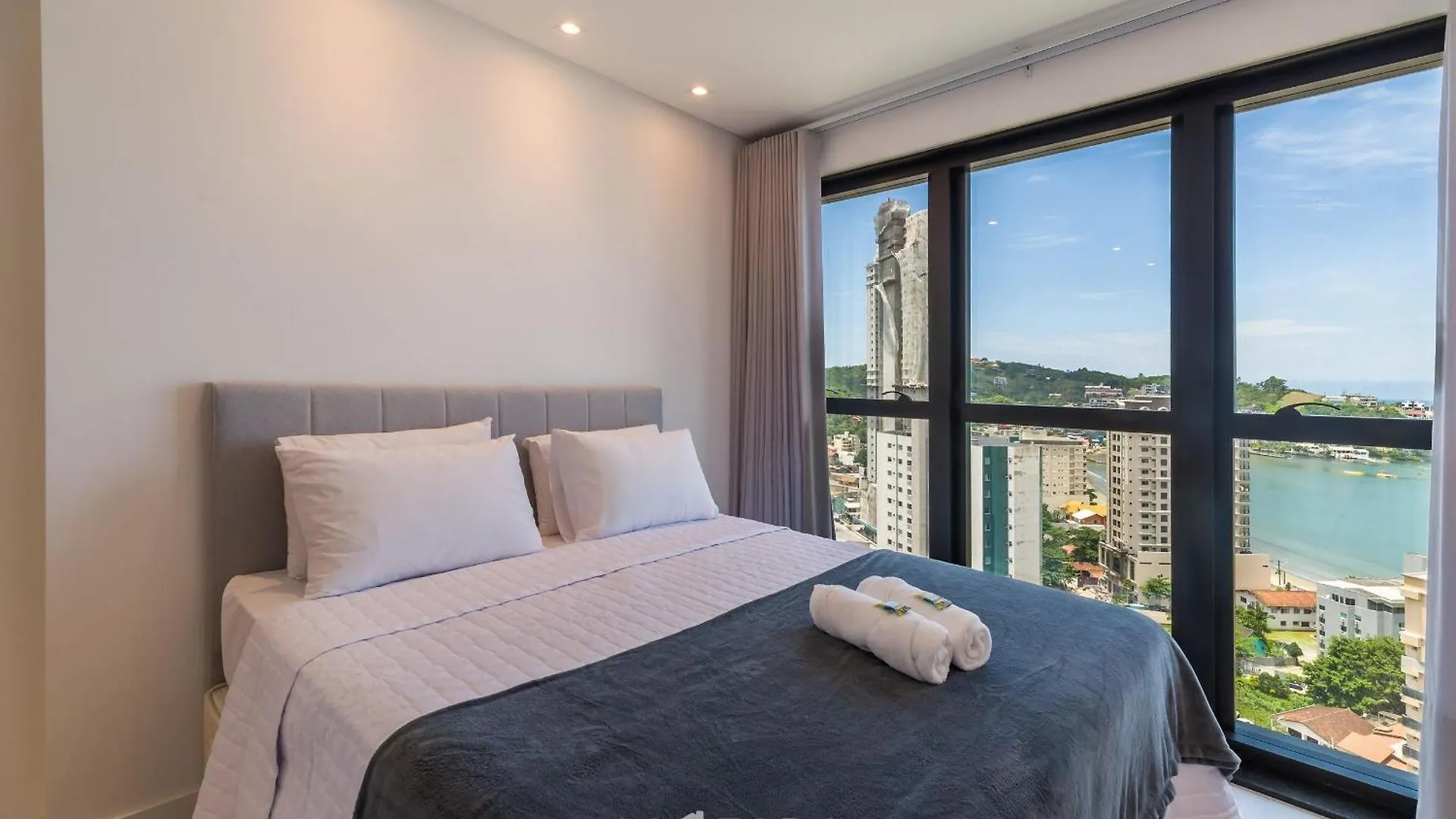 Mhf II - Apts Variados Em Predio Com Vista Para O Mar Em Itapema 0*,